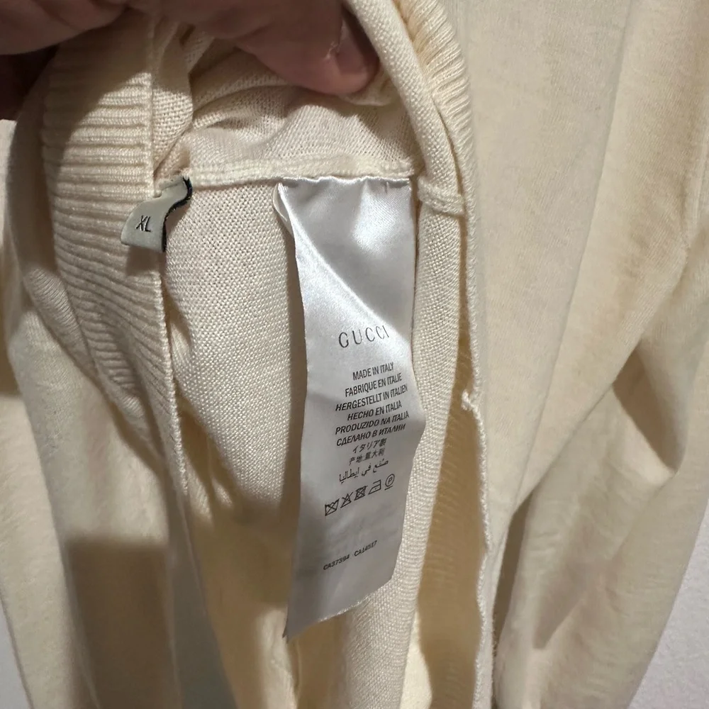 Authentic Gucci Sweater with Green and Red Accents - Picture 4 of 7